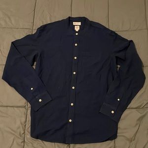 Gap no collar button down